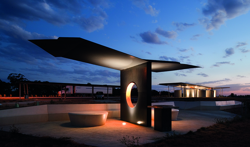 Calder Woodburn Rest Area, Shepparton, Architect: BKK Architects in collaboration with VicRoads, Photography: John Gollings